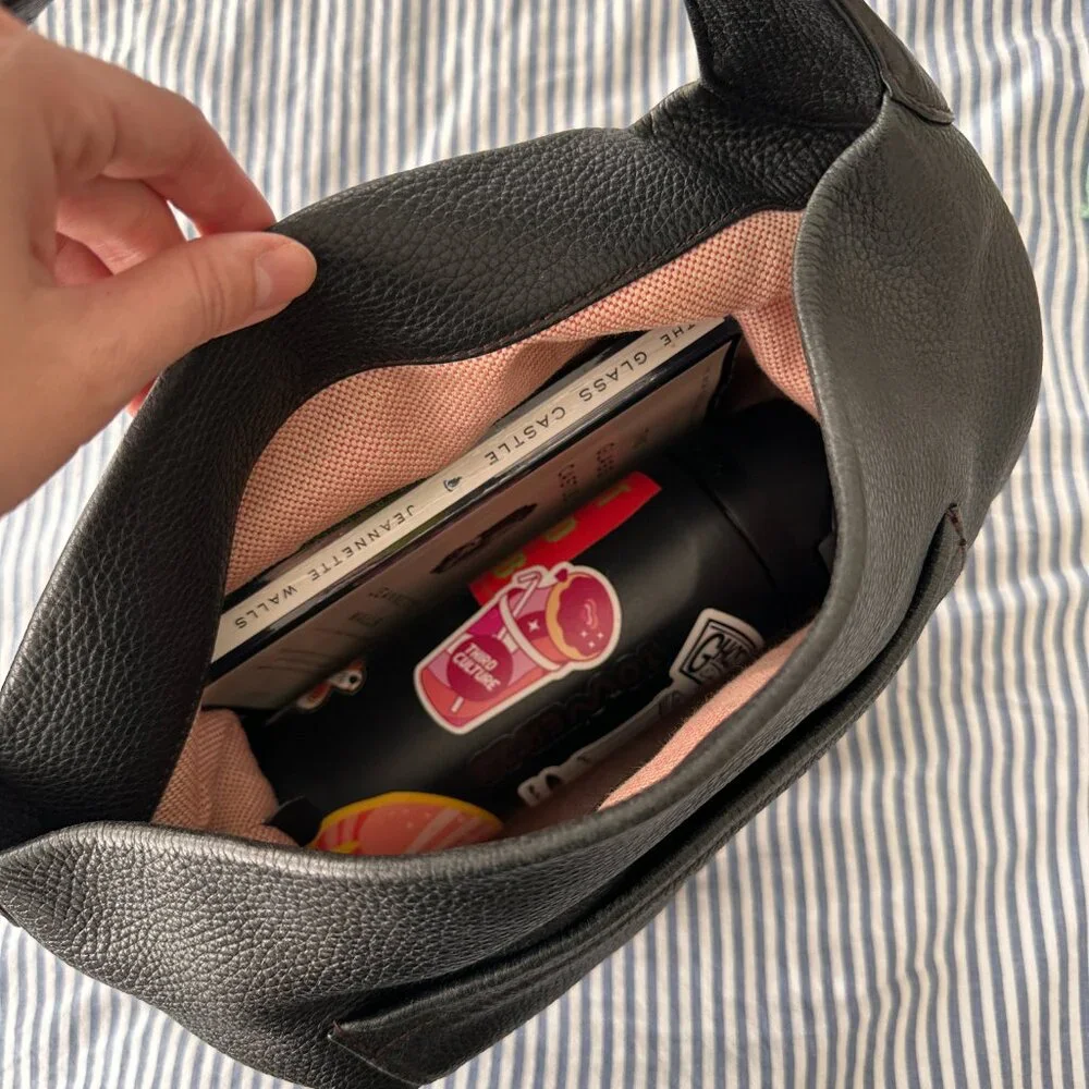 Vintage Dooney and Bourke Pebbled Leather Lock Annalisa Hobo - Picture 7 of 15